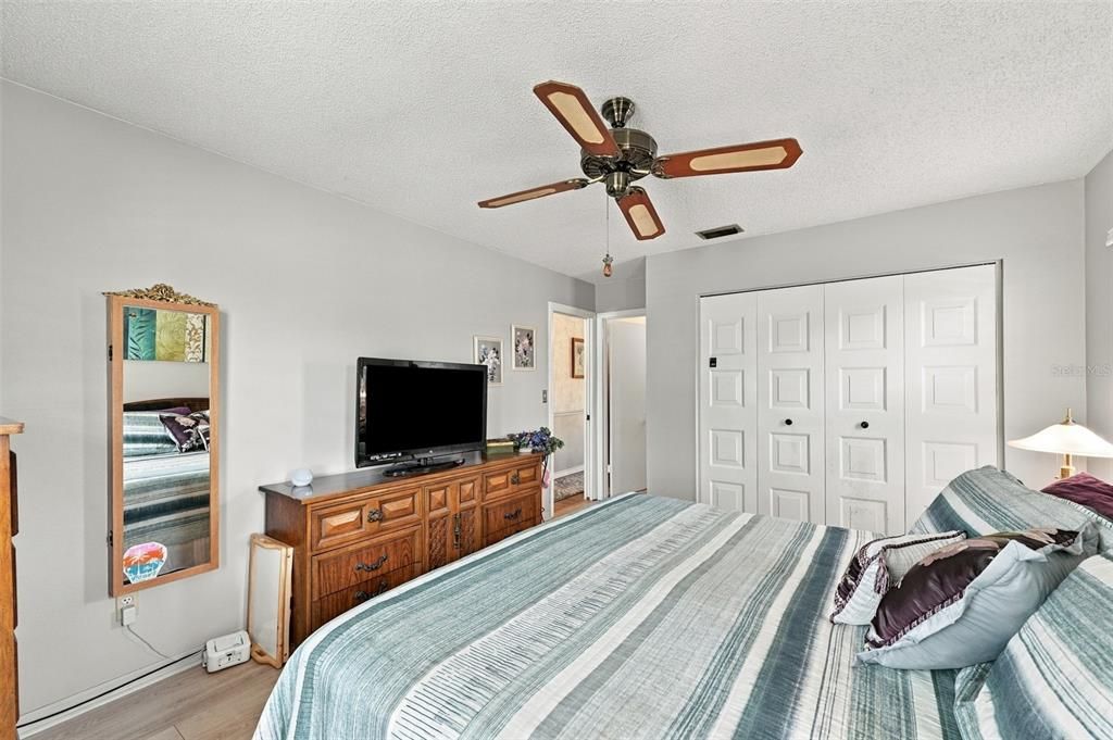 For Sale: $235,000 (2 beds, 2 baths, 1180 Square Feet)