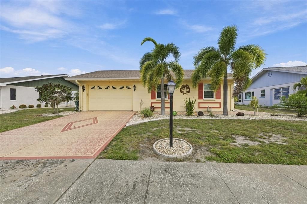 For Sale: $235,000 (2 beds, 2 baths, 1180 Square Feet)