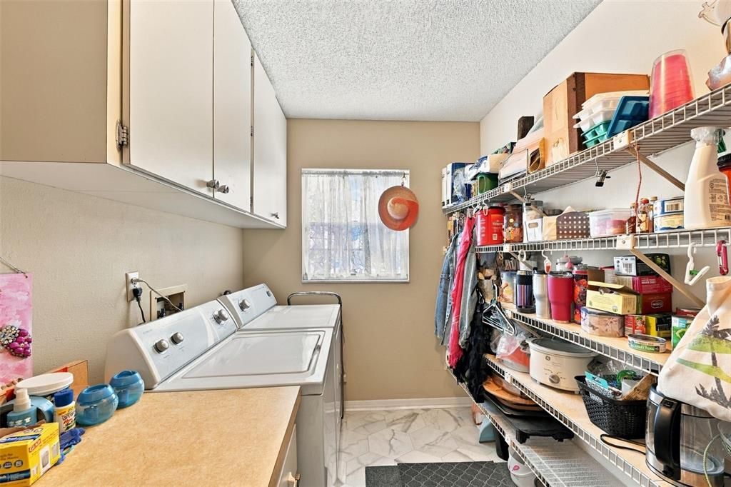 For Sale: $235,000 (2 beds, 2 baths, 1180 Square Feet)