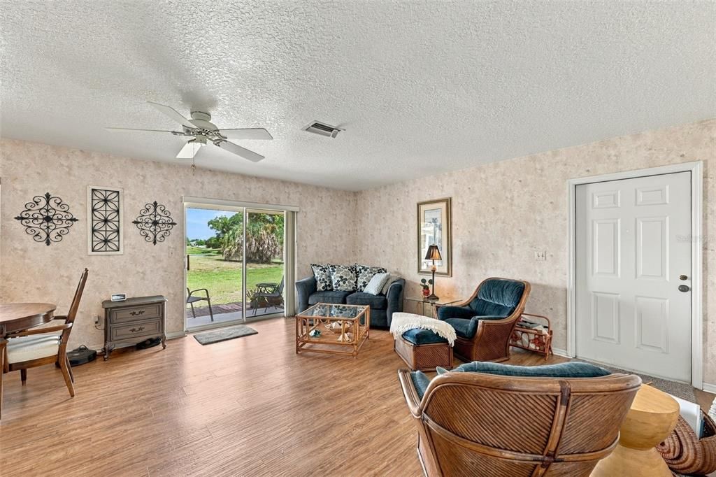 For Sale: $235,000 (2 beds, 2 baths, 1180 Square Feet)