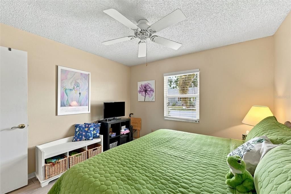 For Sale: $235,000 (2 beds, 2 baths, 1180 Square Feet)
