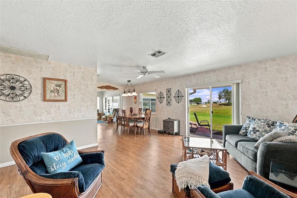 For Sale: $235,000 (2 beds, 2 baths, 1180 Square Feet)