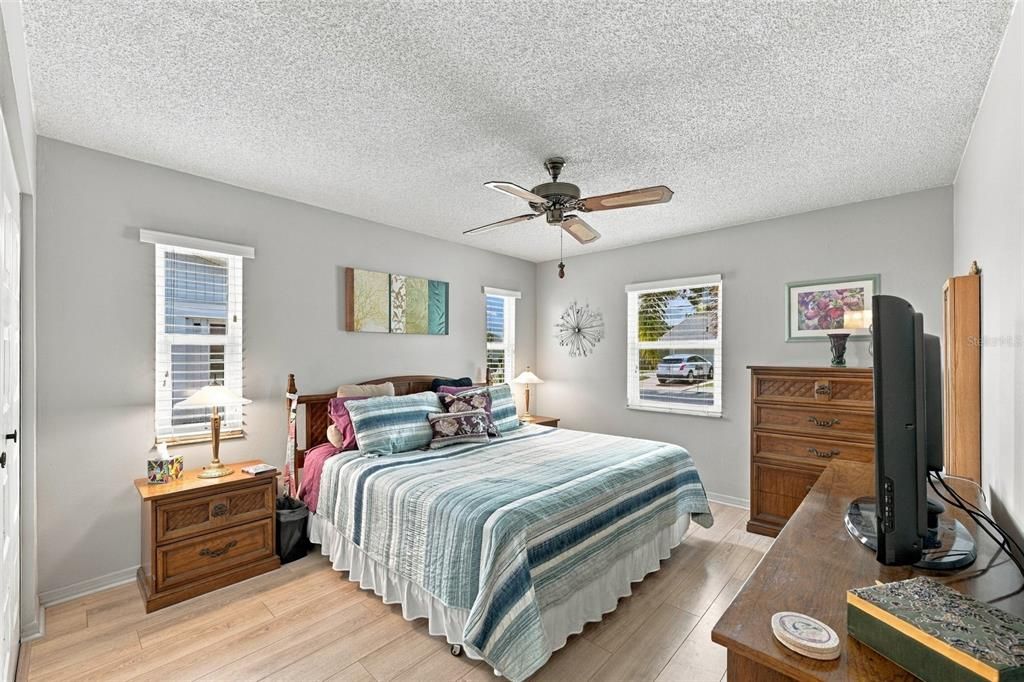 For Sale: $235,000 (2 beds, 2 baths, 1180 Square Feet)