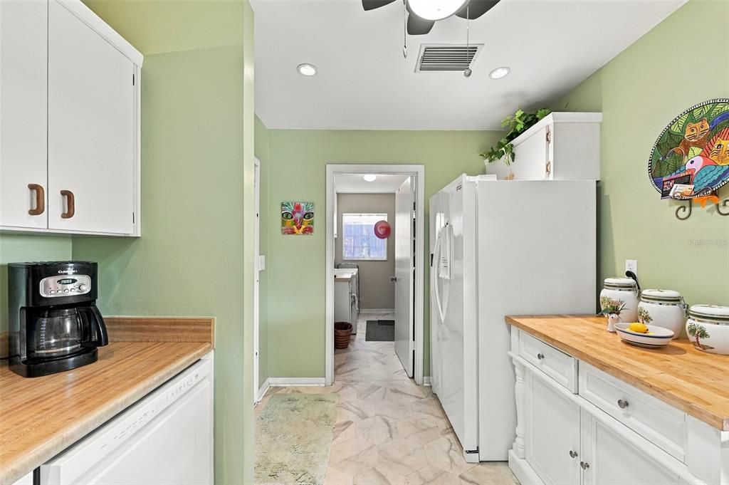 For Sale: $235,000 (2 beds, 2 baths, 1180 Square Feet)