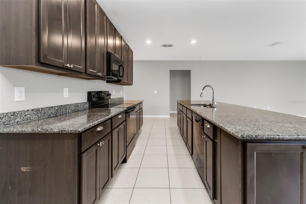 For Sale: $334,900 (3 beds, 2 baths, 1998 Square Feet)