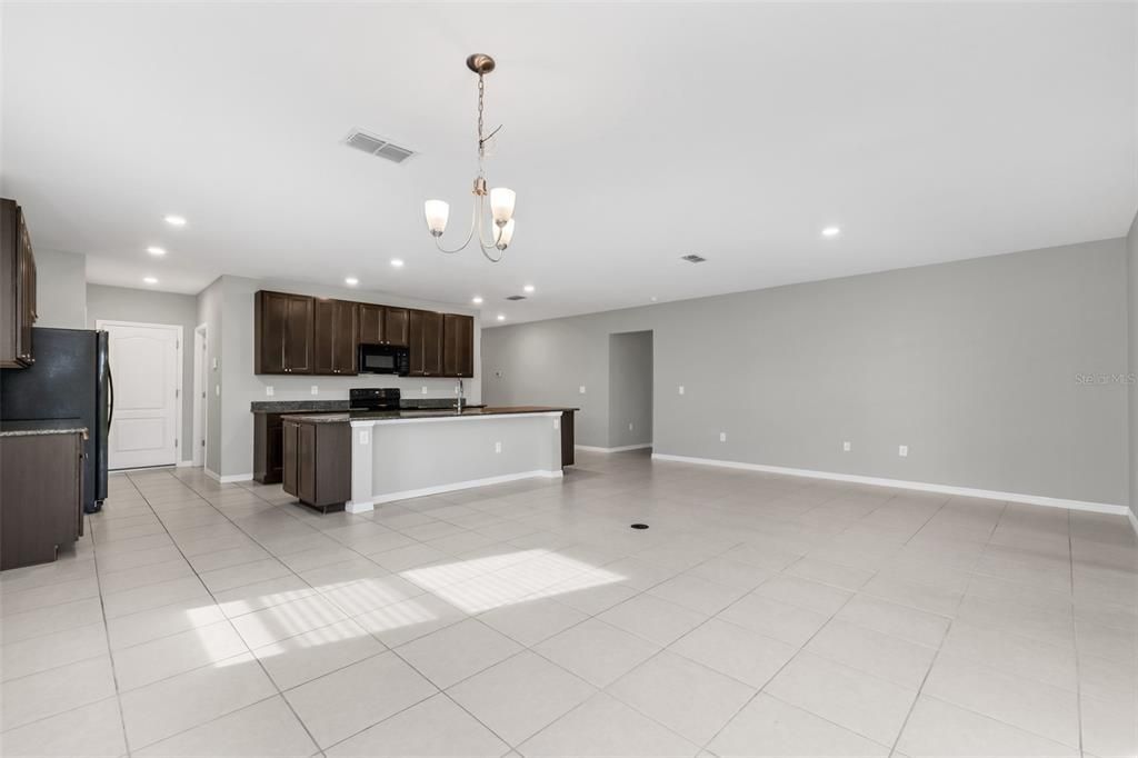 For Sale: $334,900 (3 beds, 2 baths, 1998 Square Feet)