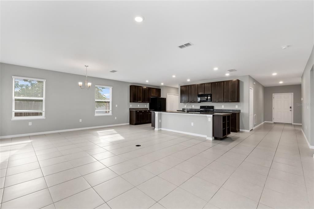 For Sale: $334,900 (3 beds, 2 baths, 1998 Square Feet)