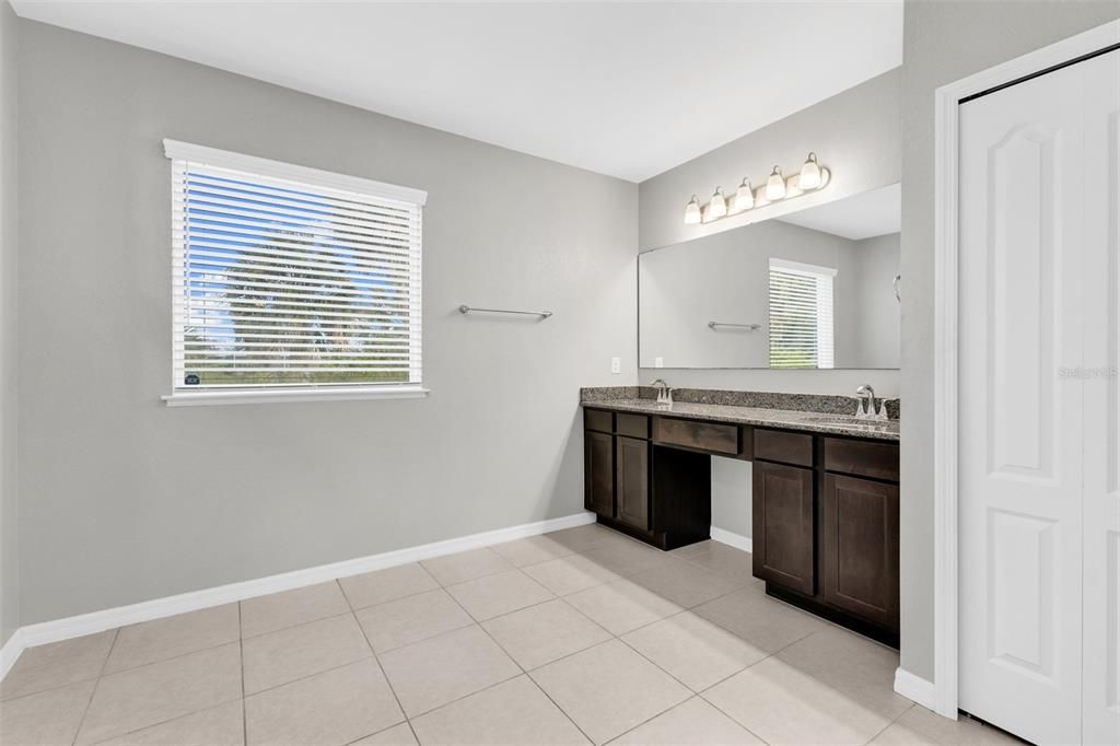For Sale: $334,900 (3 beds, 2 baths, 1998 Square Feet)