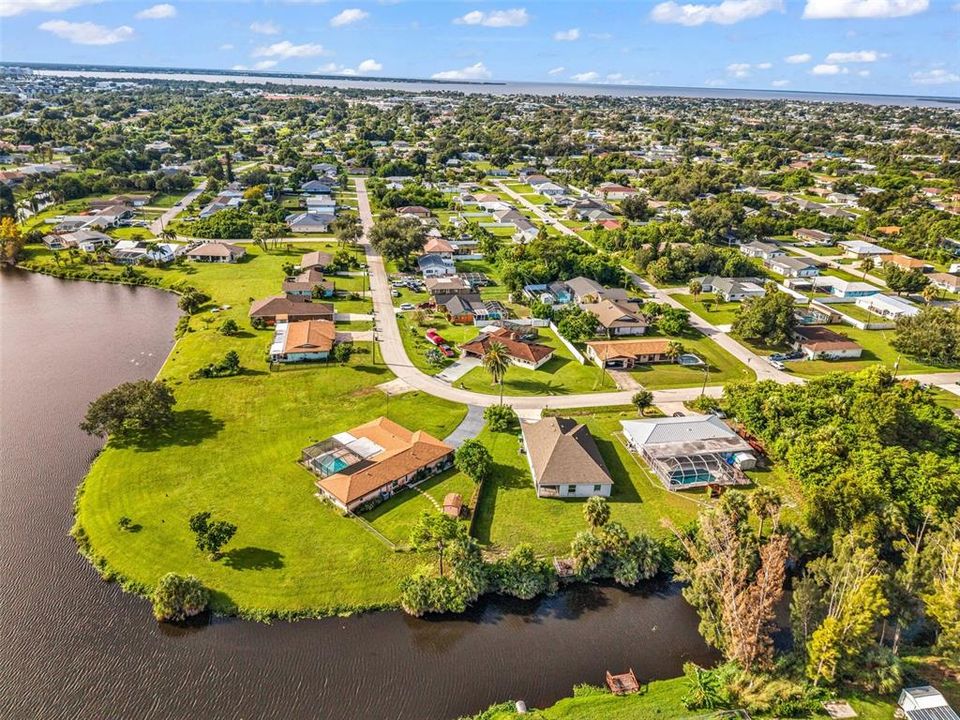 For Sale: $334,900 (3 beds, 2 baths, 1998 Square Feet)