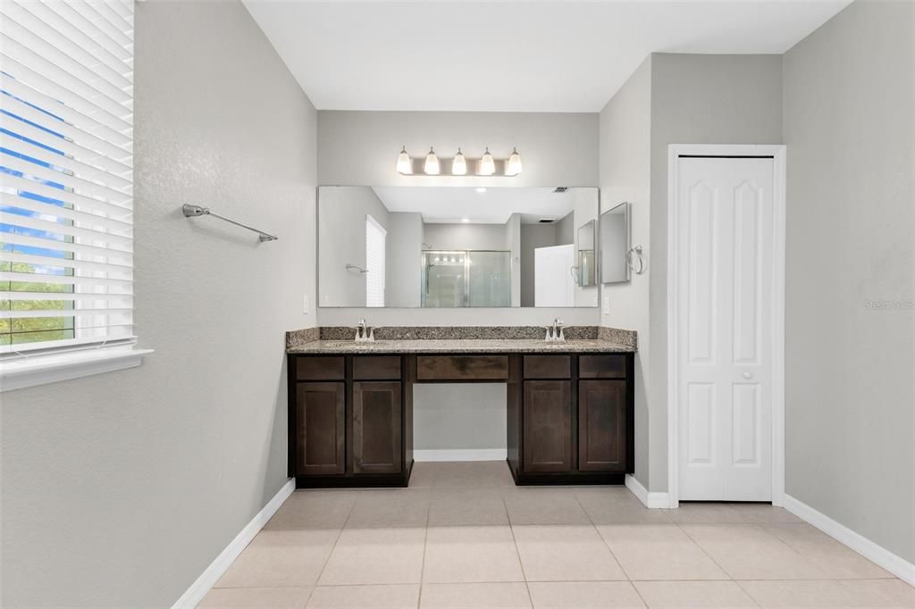 For Sale: $334,900 (3 beds, 2 baths, 1998 Square Feet)