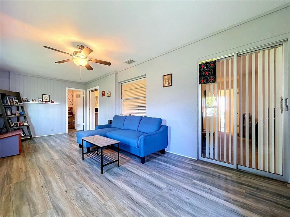For Sale: $255,000 (2 beds, 2 baths, 1384 Square Feet)