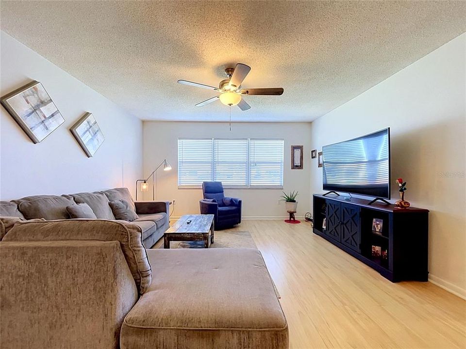 For Sale: $255,000 (2 beds, 2 baths, 1384 Square Feet)