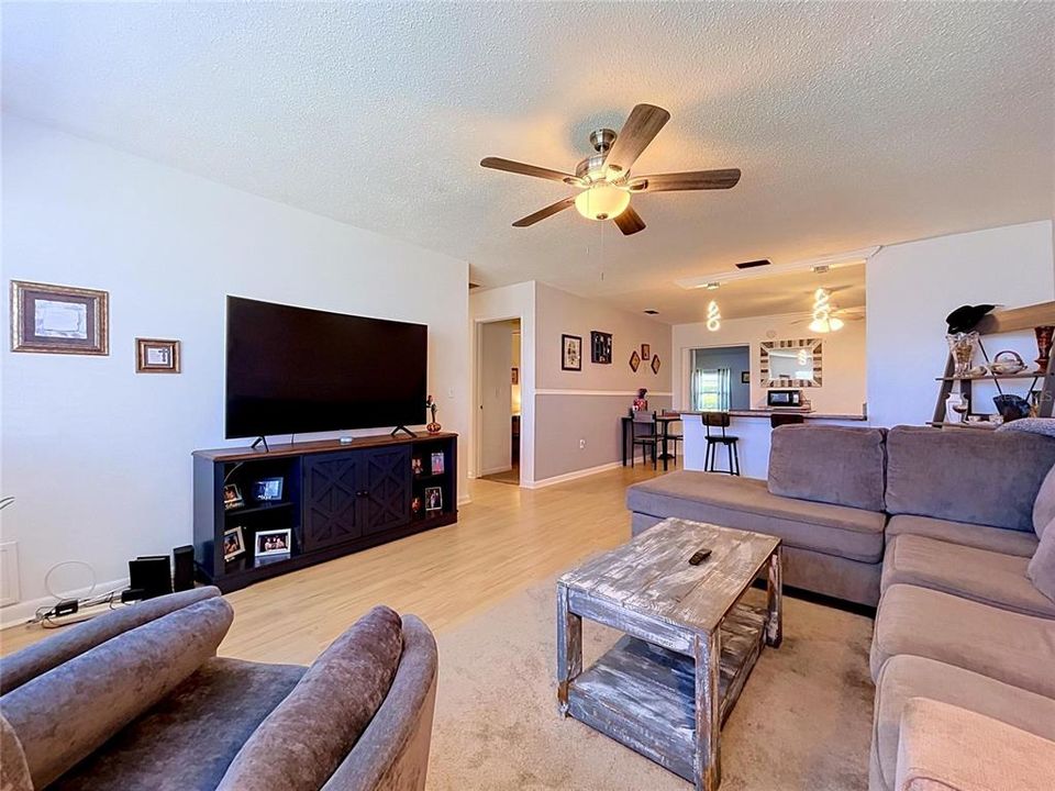 For Sale: $255,000 (2 beds, 2 baths, 1384 Square Feet)