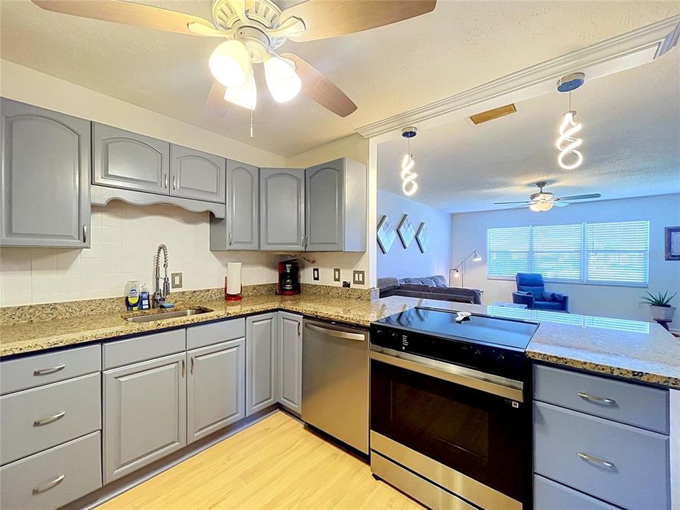 For Sale: $255,000 (2 beds, 2 baths, 1384 Square Feet)