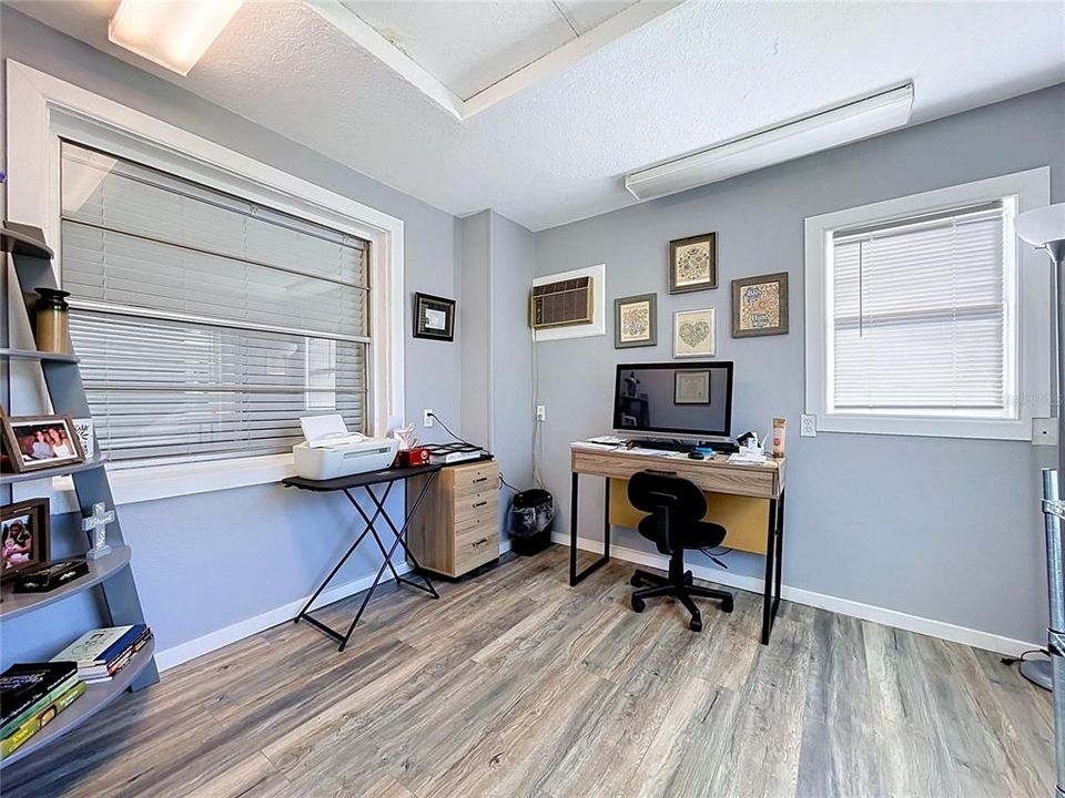 For Sale: $255,000 (2 beds, 2 baths, 1384 Square Feet)