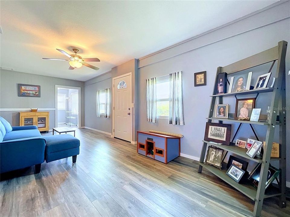 For Sale: $255,000 (2 beds, 2 baths, 1384 Square Feet)