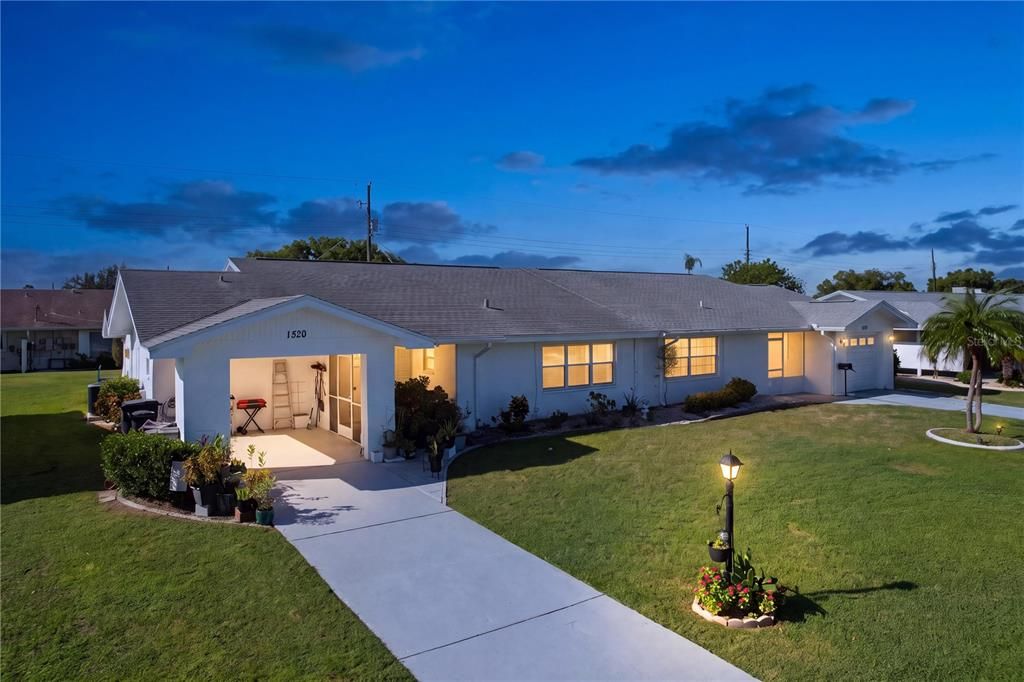 For Sale: $255,000 (2 beds, 2 baths, 1384 Square Feet)
