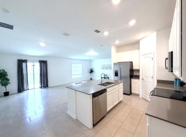 For Sale: $299,000 (3 beds, 2 baths, 1560 Square Feet)