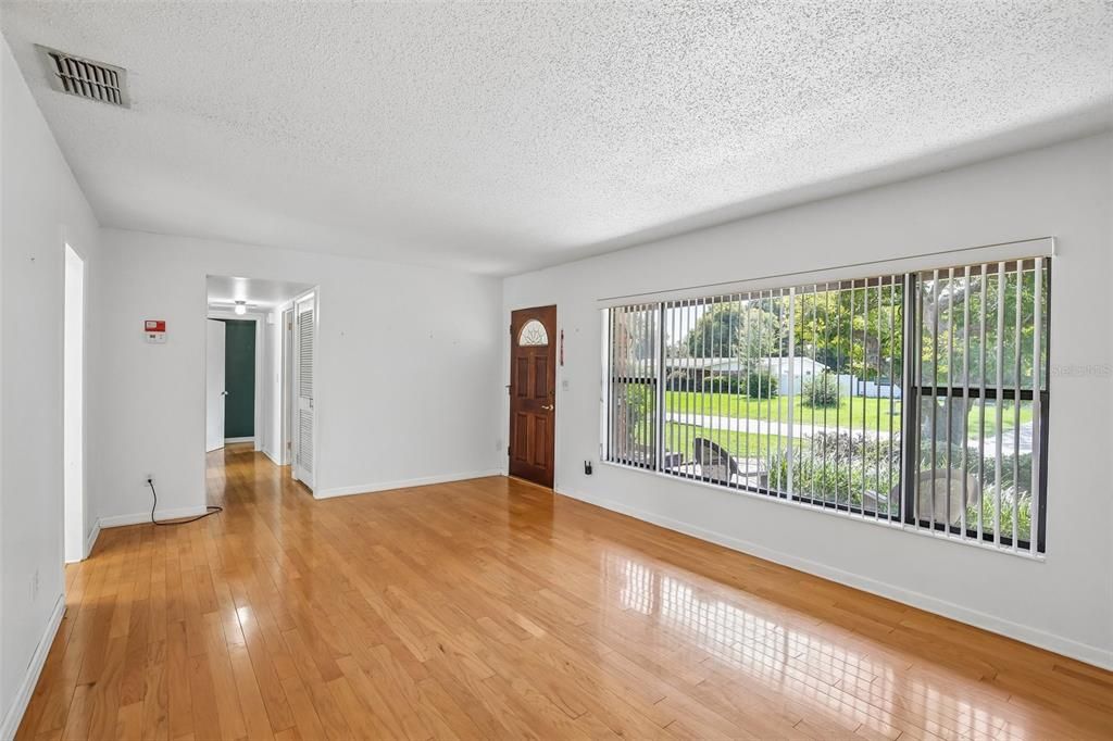 For Sale: $345,000 (4 beds, 2 baths, 1912 Square Feet)