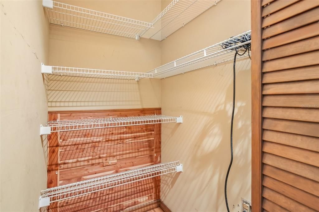 For Sale: $345,000 (4 beds, 2 baths, 1912 Square Feet)