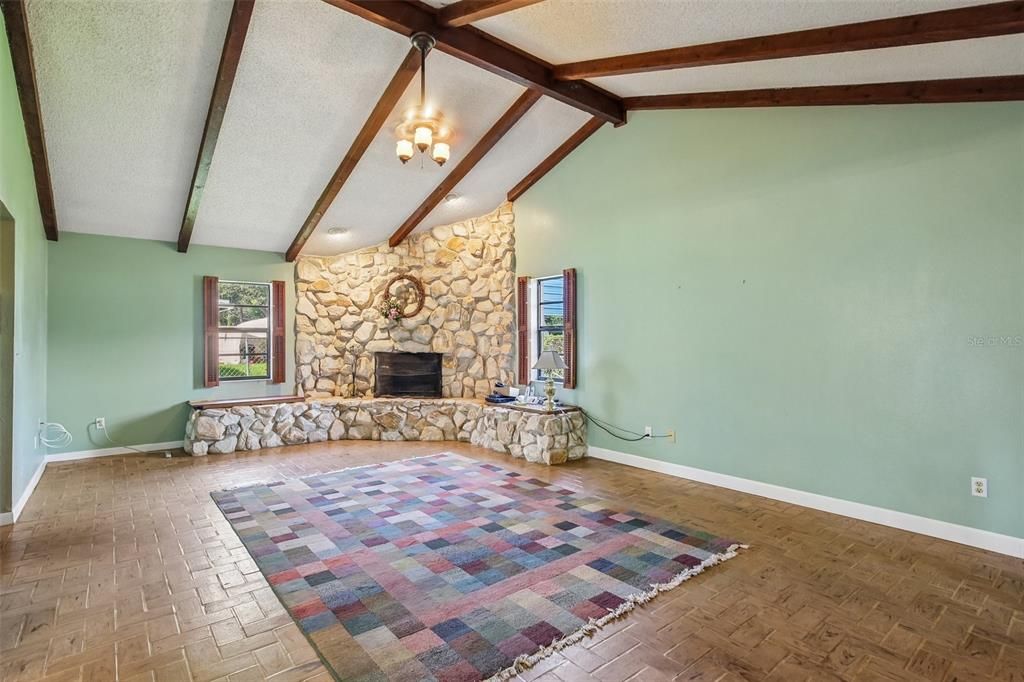 For Sale: $345,000 (4 beds, 2 baths, 1912 Square Feet)