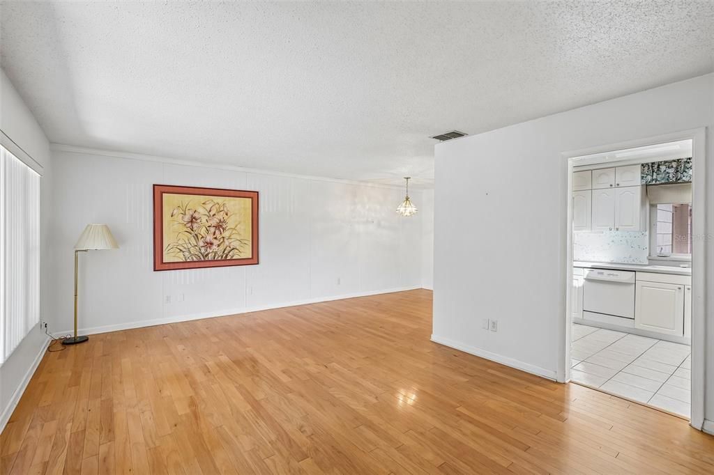 For Sale: $345,000 (4 beds, 2 baths, 1912 Square Feet)