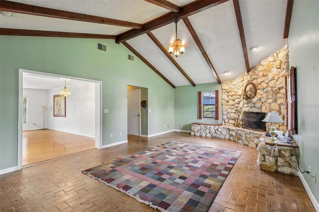 For Sale: $345,000 (4 beds, 2 baths, 1912 Square Feet)