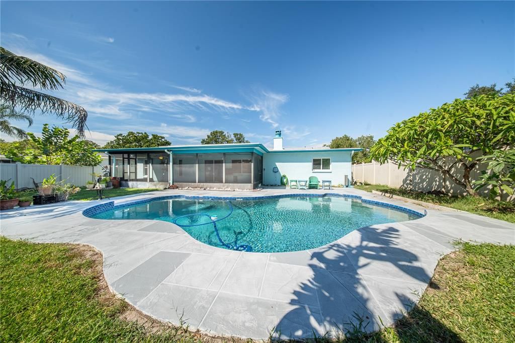 For Sale: $550,000 (4 beds, 2 baths, 2035 Square Feet)