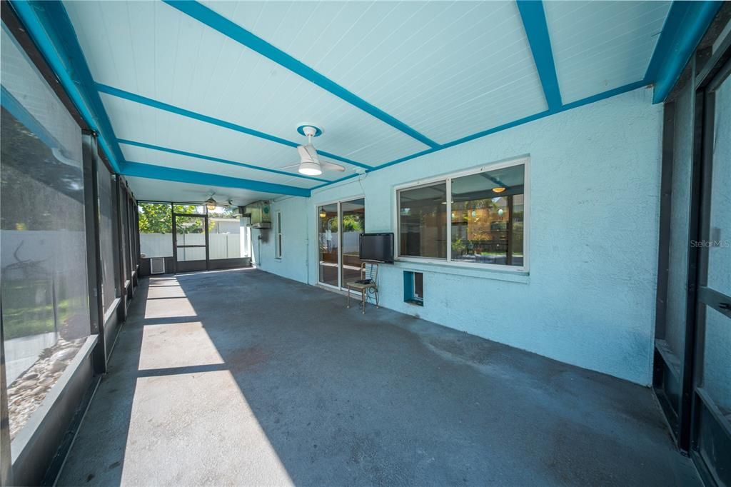 For Sale: $550,000 (4 beds, 2 baths, 2035 Square Feet)