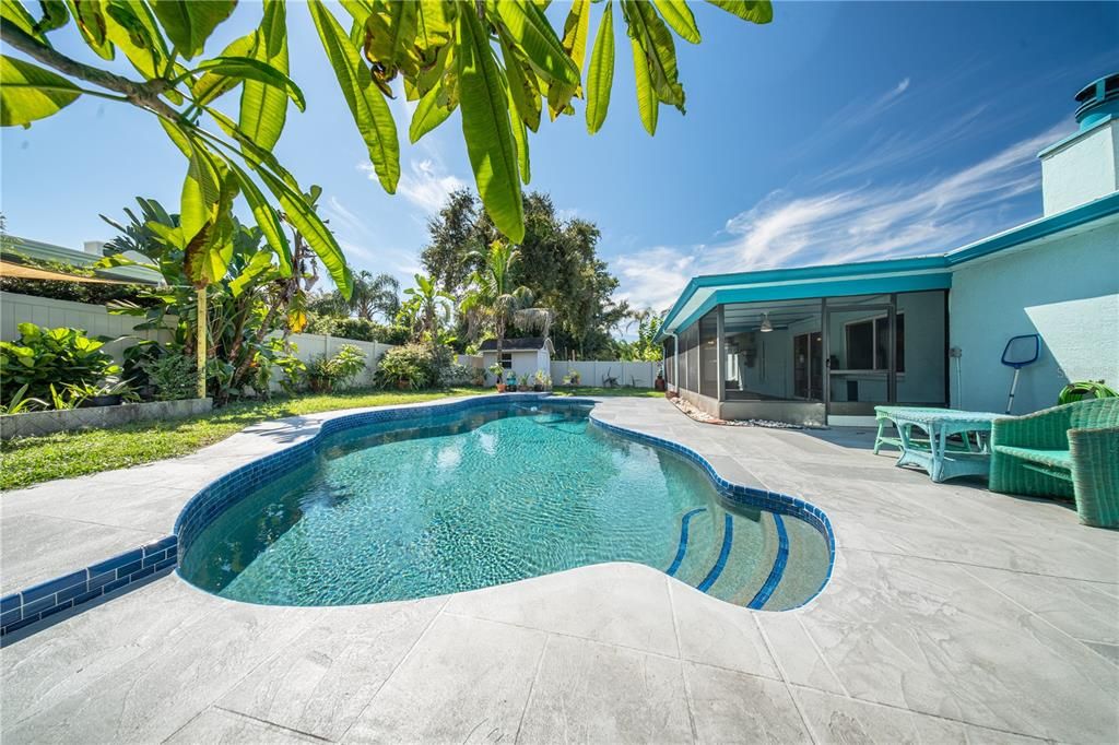 For Sale: $550,000 (4 beds, 2 baths, 2035 Square Feet)