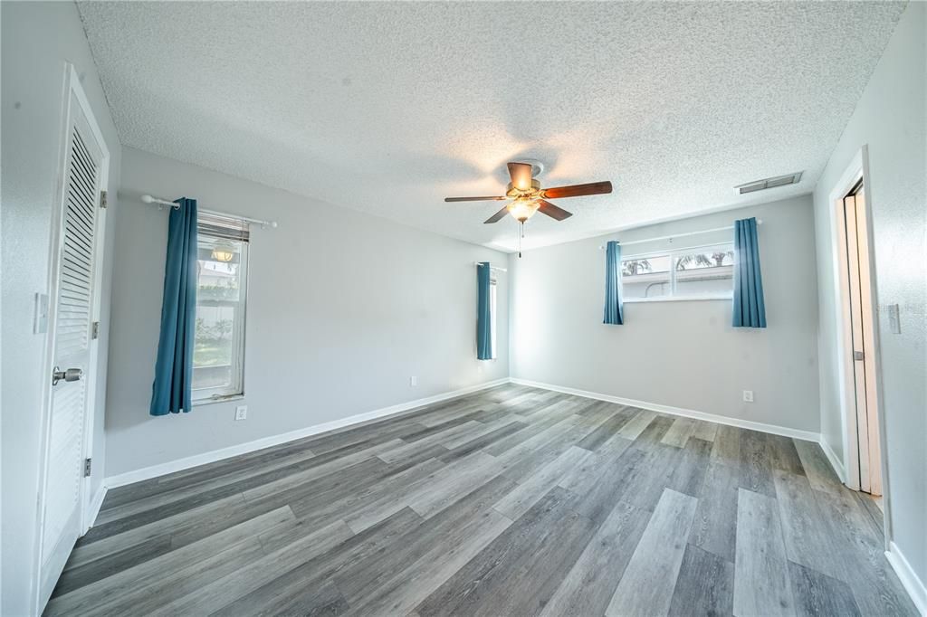 For Sale: $550,000 (4 beds, 2 baths, 2035 Square Feet)