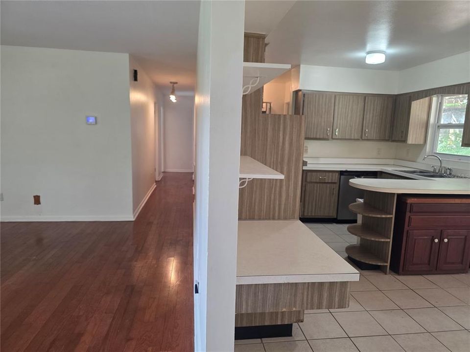 For Rent: $1,895 (3 beds, 2 baths, 1254 Square Feet)