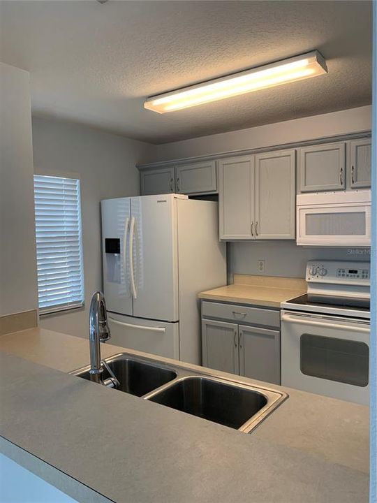 For Rent: $1,800 (3 beds, 2 baths, 1408 Square Feet)