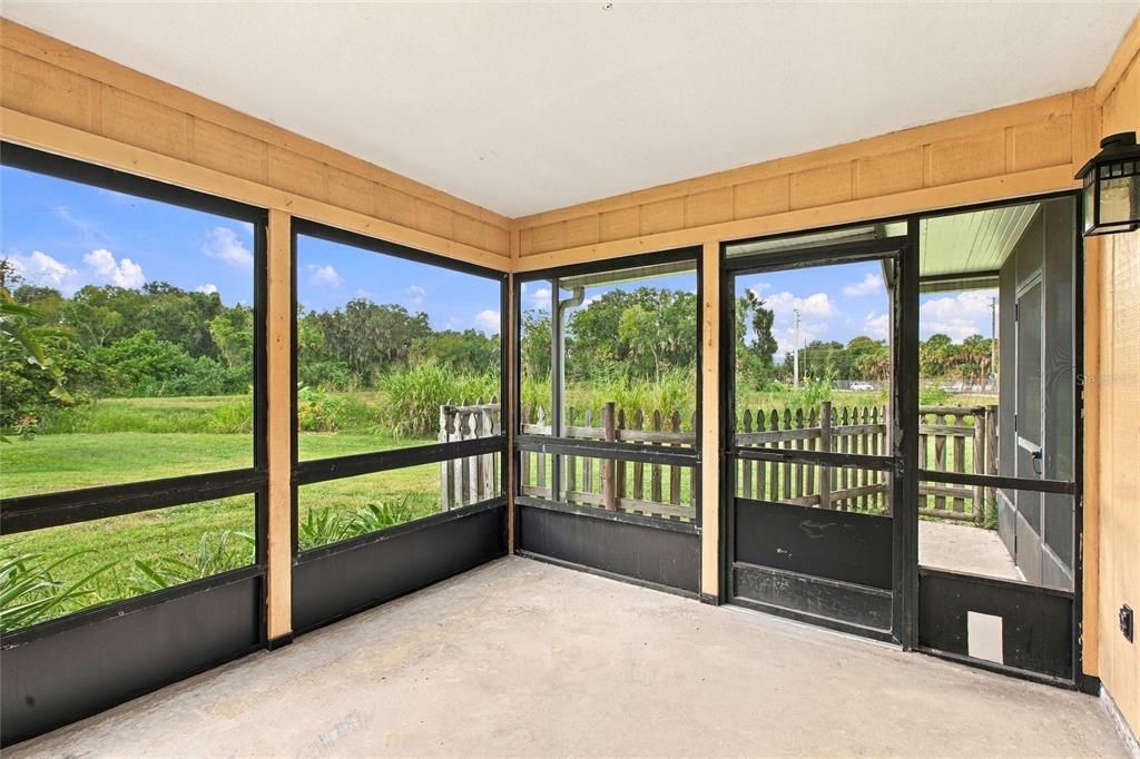 For Sale: $249,900 (2 beds, 2 baths, 1008 Square Feet)