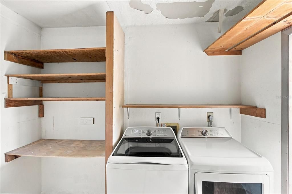 For Sale: $249,900 (2 beds, 2 baths, 1008 Square Feet)