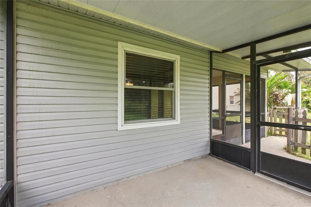 For Sale: $249,900 (2 beds, 2 baths, 1008 Square Feet)
