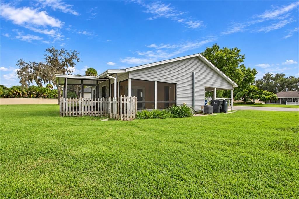 For Sale: $249,900 (2 beds, 2 baths, 1008 Square Feet)