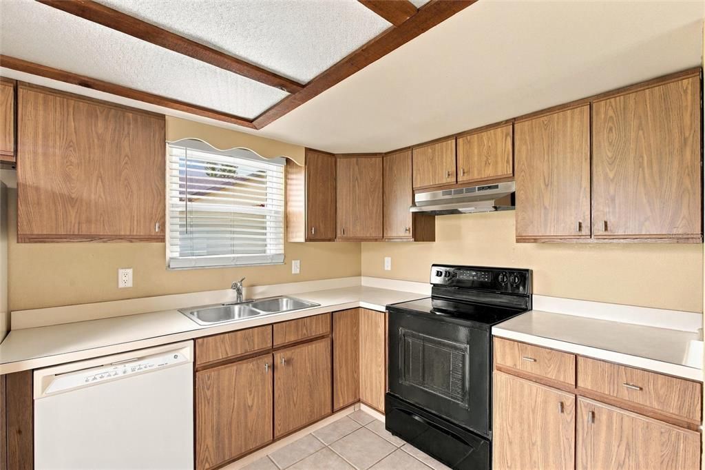 For Sale: $249,900 (2 beds, 2 baths, 1008 Square Feet)