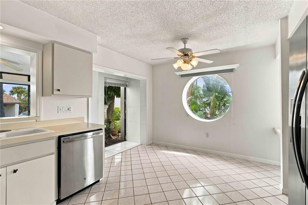 En Venta: $325,000 (2 camas, 2 baños, 1561 Pies cuadrados)