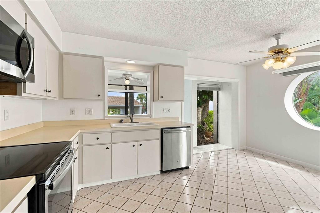 En Venta: $325,000 (2 camas, 2 baños, 1561 Pies cuadrados)