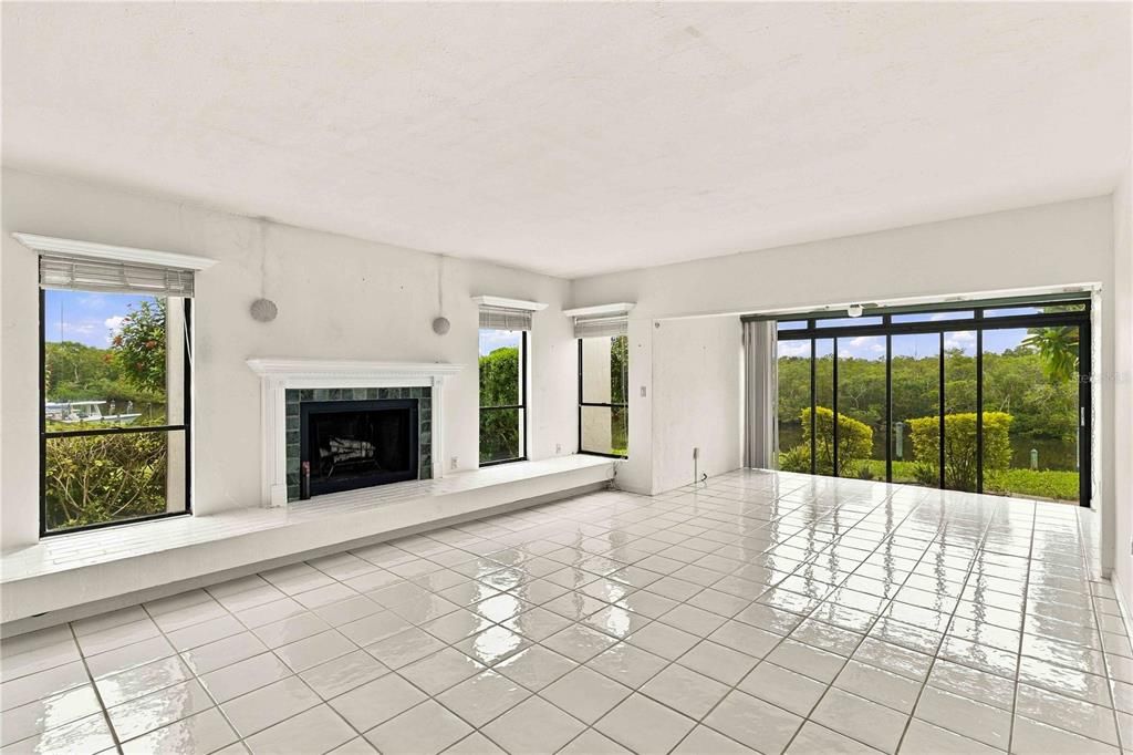 En Venta: $325,000 (2 camas, 2 baños, 1561 Pies cuadrados)
