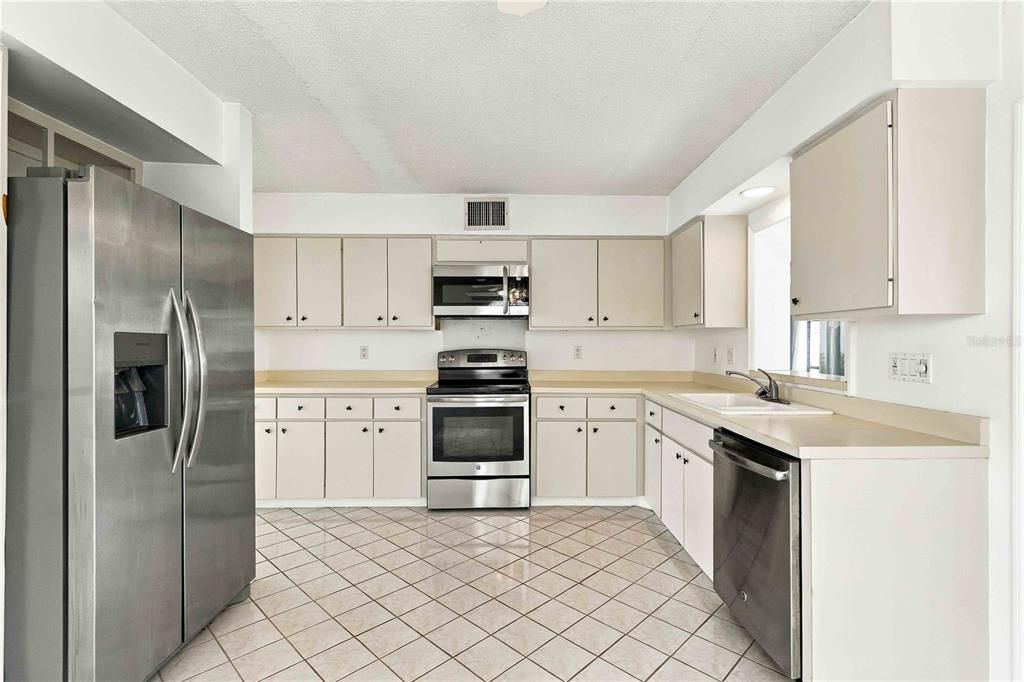 En Venta: $325,000 (2 camas, 2 baños, 1561 Pies cuadrados)
