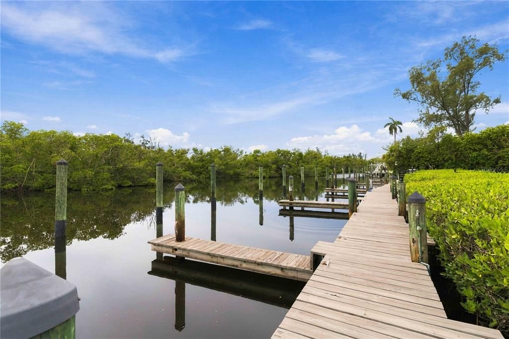En Venta: $325,000 (2 camas, 2 baños, 1561 Pies cuadrados)