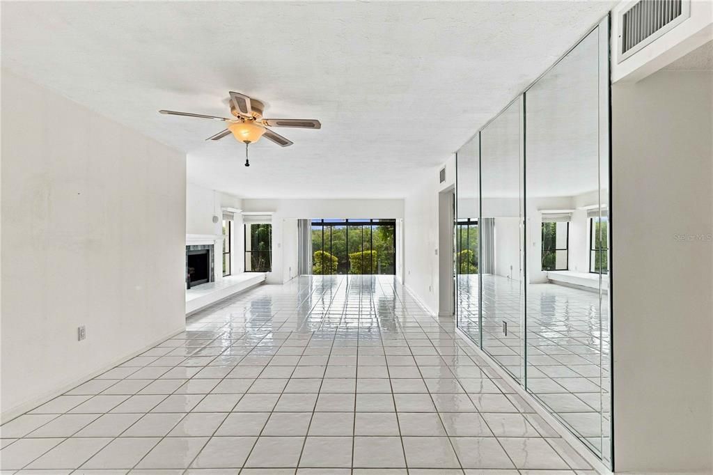En Venta: $325,000 (2 camas, 2 baños, 1561 Pies cuadrados)