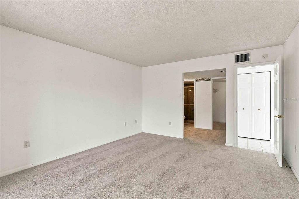 En Venta: $325,000 (2 camas, 2 baños, 1561 Pies cuadrados)