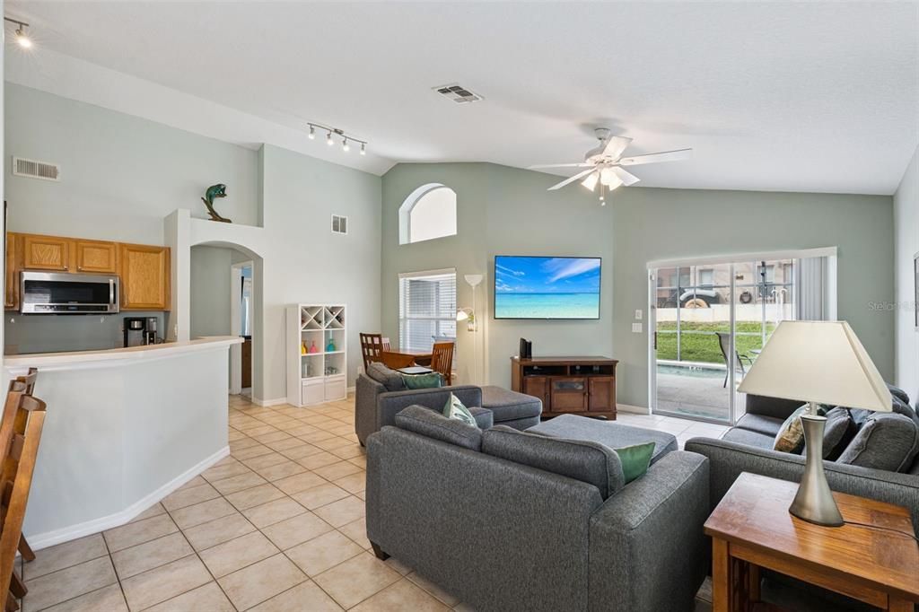 For Sale: $355,500 (4 beds, 3 baths, 1542 Square Feet)