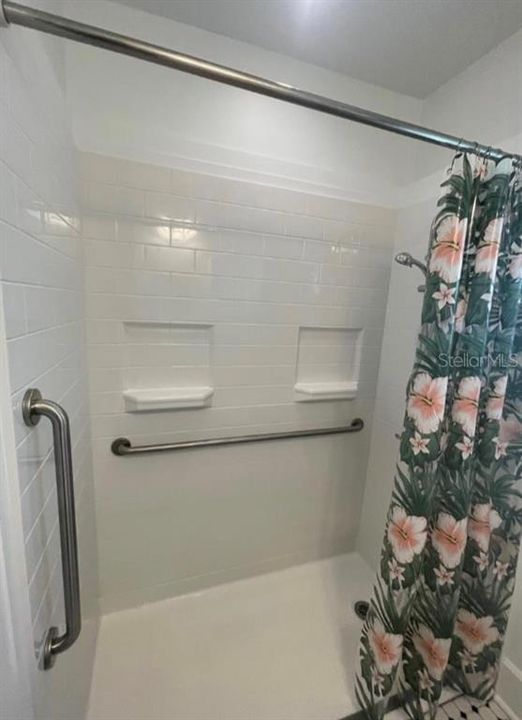 For Rent: $2,475 (2 beds, 1 baths, 728 Square Feet)
