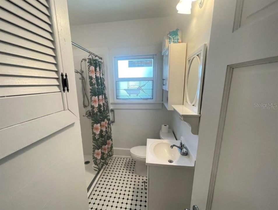 For Rent: $2,475 (2 beds, 1 baths, 728 Square Feet)