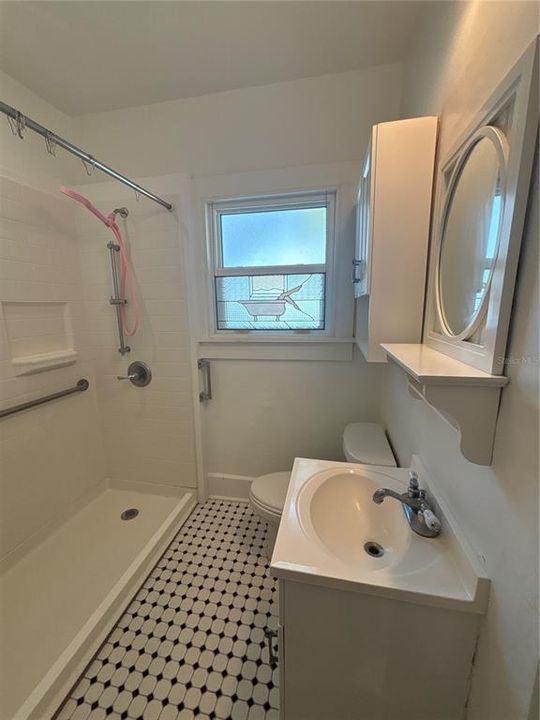 For Rent: $2,475 (2 beds, 1 baths, 728 Square Feet)