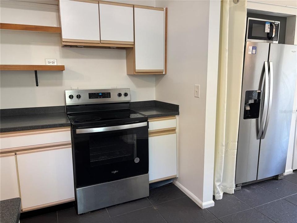 For Rent: $2,475 (2 beds, 1 baths, 728 Square Feet)